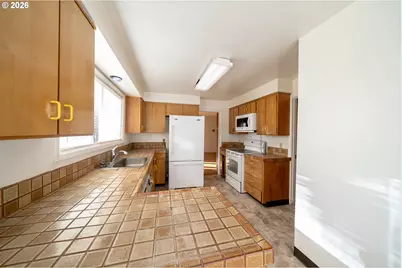 710 Binshadler St, Lebanon, OR 97355 - Photo 6