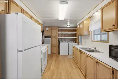 2902 E 2nd St #101, Newberg, OR 97132 - Photo 16
