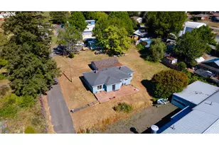 1825 Roseburg Rd, Myrtle Point, OR 97458 - Photo 2