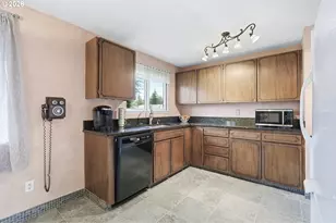 10276 SE Long St, Portland, OR 97266 - Photo 18