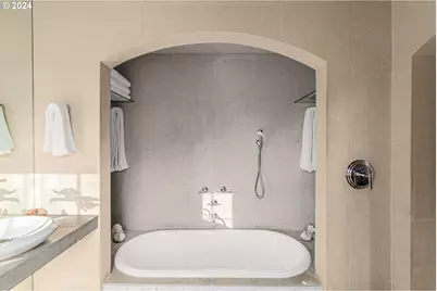 2934 SW Montgomery Dr, Portland, OR 97201 - Photo 28