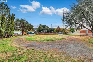 14125 SE Division St, Portland, OR 97236 - Photo 6