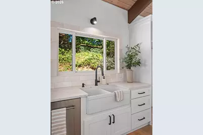 2325 Marylhurst Dr, West Linn, OR 97068 - Photo 12