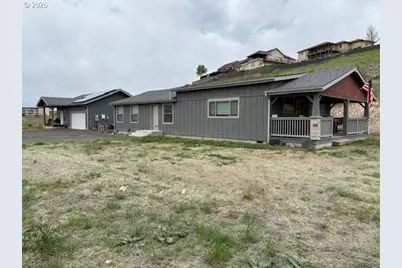2221 NW Furnish Ave, Pendleton, OR 97801 - Photo 2