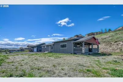 2221 NW Furnish Ave, Pendleton, OR 97801 - Photo 1