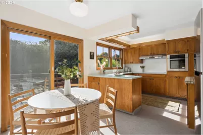 14014 NE Rose Pkwy, Portland, OR 97230 - Photo 12