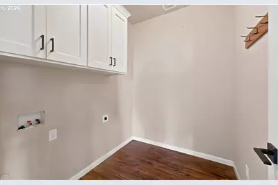 2020 NE Evergreen Ave, Albany, OR 97321 - Photo 16