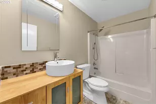 4990 S Landing Dr, Portland, OR 97239 - Photo 30
