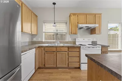 765 NE 93rd Ave, Portland, OR 97220 - Photo 16