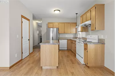765 NE 93rd Ave, Portland, OR 97220 - Photo 10