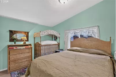 9015 NE Sumner St, Portland, OR 97220 - Photo 10