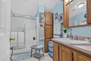 9015 NE Sumner St, Portland, OR 97220 - Photo 12