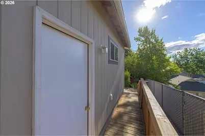 953 N Adams St, Lafayette, OR 97127 - Photo 36