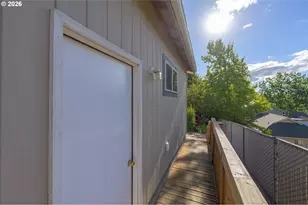 953 N Adams St, Lafayette, OR 97127 - Photo 36