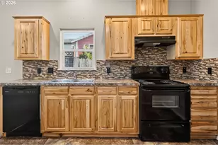 953 N Adams St, Lafayette, OR 97127 - Photo 14
