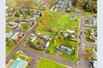 287 E 3rd St, Lowell, OR 97452 - Photo 18