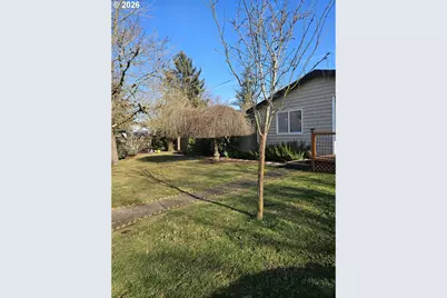 738 S 2nd St, Carlton, OR 97111 - Photo 4