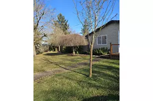 738 S 2nd St, Carlton, OR 97111 - Photo 4