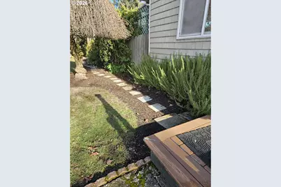 738 S 2nd St, Carlton, OR 97111 - Photo 2