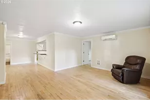 716 F St, Springfield, OR 97477 - Photo 2