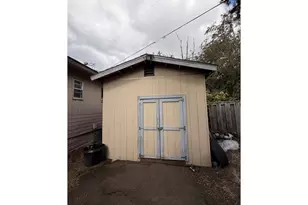 13055 SE Stark St, Portland, OR 97233 - Photo 8