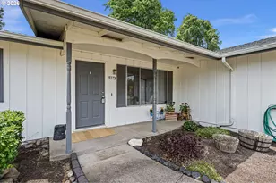 92726 Pebble Beach Ln, Junction City, OR 97448 - Photo 4
