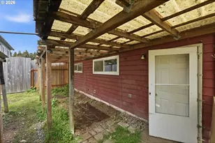 237 S 7th St, Coos Bay, OR 97420 - Photo 40