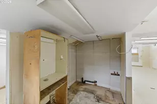 237 S 7th St, Coos Bay, OR 97420 - Photo 18