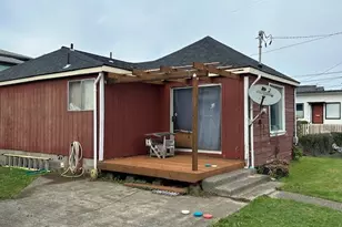 649 Colorado, North Bend, OR 97459 - Photo 2