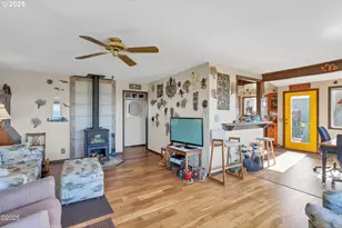 34 NE Williams Ave, Depoe Bay, OR 97341 - Photo 16