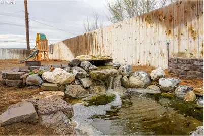 376 NW Crestview Ct, Hermiston, OR 97838 - Photo 6