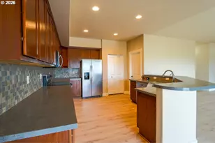 376 NW Crest View Ct, Hermiston, OR 97838 - Photo 10