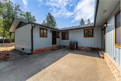 222 Shadywood Dr, Cave Junction, OR 97523 - Photo 6