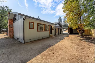 222 Shadywood Dr, Cave Junction, OR 97523 - Photo 4