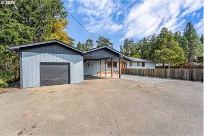 222 Shadywood Dr, Cave Junction, OR 97523 - Photo 2