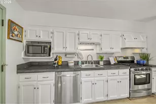27 SE 85th Ave, Portland, OR 97216 - Photo 12