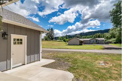 1927 W Duke Rd, Sutherlin, OR 97479 - Photo 4