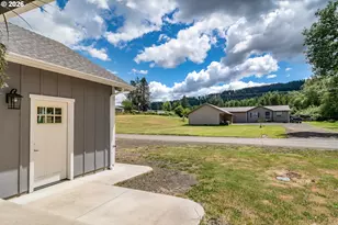 1927 W Duke Rd, Sutherlin, OR 97479 - Photo 4