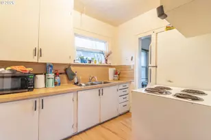 1702 Augusta St, Eugene, OR 97403 - Photo 10