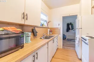 1702 Augusta St, Eugene, OR 97403 - Photo 16