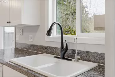 14074 SE Laurie Ave, Milwaukie, OR 97267 - Photo 16