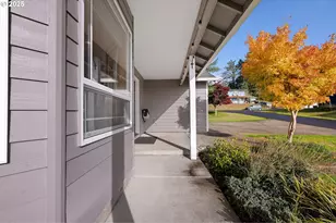 375 McClure Ave, Astoria, OR 97103 - Photo 8