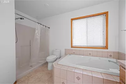 375 McClure Ave, Astoria, OR 97103 - Photo 46