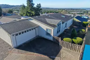 752 Denise Pl, Coos Bay, OR 97420 - Photo 2
