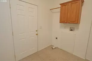 752 Denise Pl, Coos Bay, OR 97420 - Photo 32