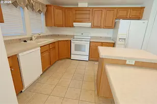752 Denise Pl, Coos Bay, OR 97420 - Photo 6
