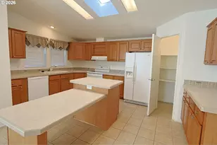 752 Denise Pl, Coos Bay, OR 97420 - Photo 4