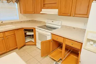 752 Denise Pl, Coos Bay, OR 97420 - Photo 8