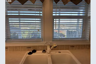 752 Denise Pl, Coos Bay, OR 97420 - Photo 10