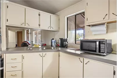 90 SE Darrell Ave, Winston, OR 97496 - Photo 6